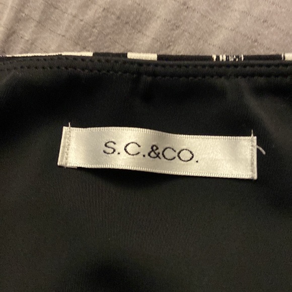 S.C. & CO. Skort! Like new ! Stretchy - Picture 3 of 7